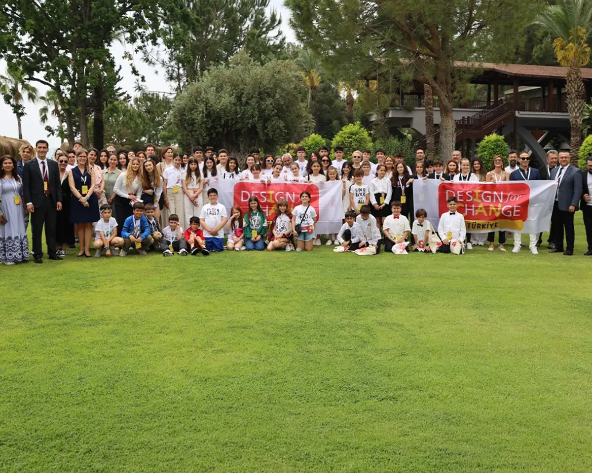 DFC Türkiye National Challenge'da bir araya gelen çocuklar, öğretmenler ve ekip